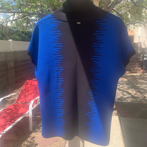 ST. JOHN knit top size P - Picture 2 of 15